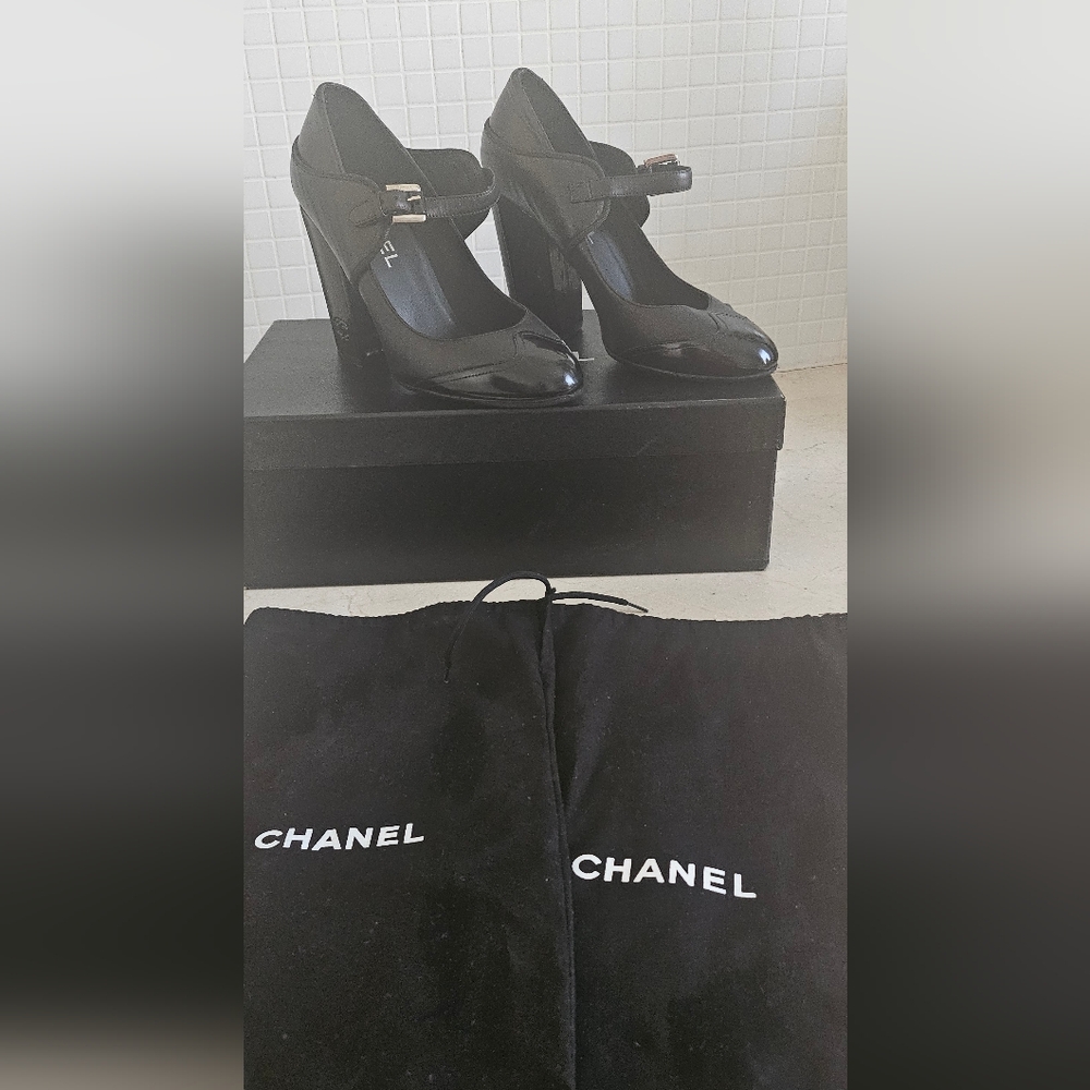 CHANEL Black Leather & Patent Cap Toe CC Mary Janes